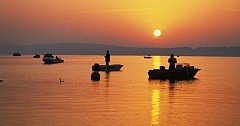 Les pêcheurs sur le lac